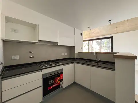 Juan José Paso 7700, Paddock 'Torre 2, 2H