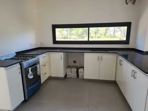 Casa en Alquiler en Pilar Del Este, USD 1.400