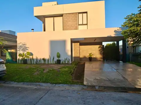 Casa en Venta, Alto Verde 3, tres dormitorios más dependencia