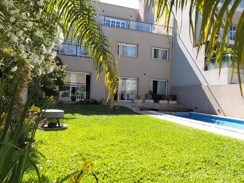 Venta Casa 6 ambientes con Patio, piscina y quincho en Villa Devoto