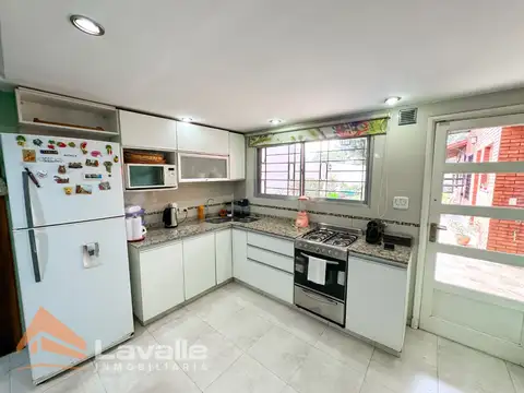 Casa 5 ambientes con 4 baños