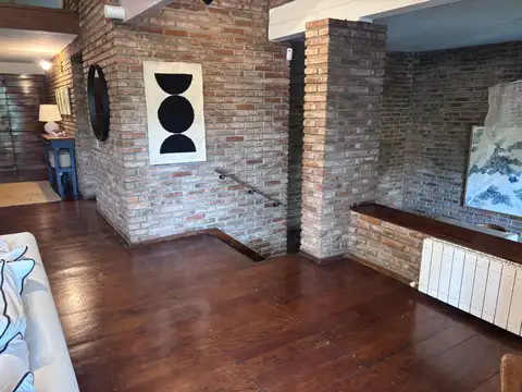 Casa 7 ambientes con 2 baños