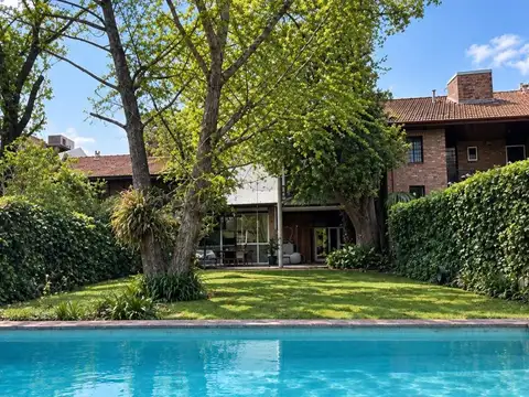 VENTA - Casa en La Horqueta con 4 dormitorios, jardín y pileta.