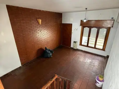 Casa en alquiler - 3 Dormitorios 1 Baño - Avellaneda