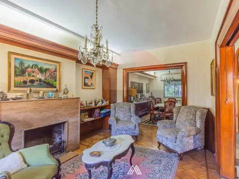 Vende amplia Casa Prado 5 dorm. patios y cochera