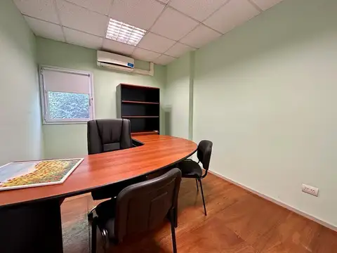 Oficina 7 ambientes con 2 baños