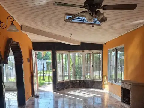 Casa 4 ambientes con 2 baños