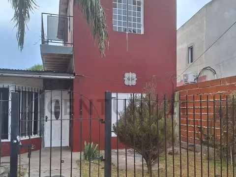 474 entre 7 y 7 bis. Casa de 3 Dormitorios en Venta en City Bell