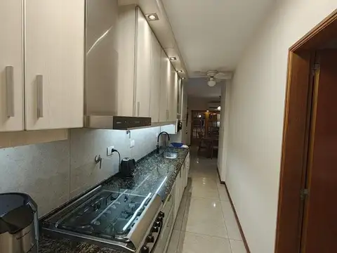 Casa 12 ambientes con 2 baños