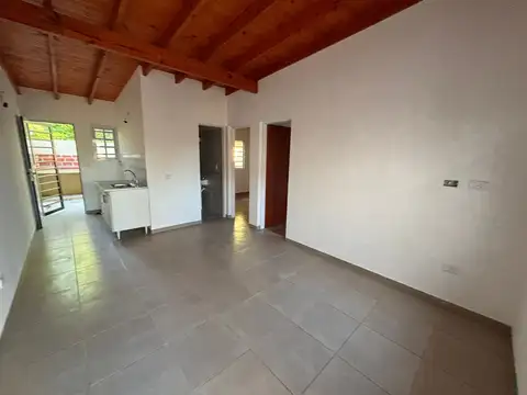 Casa 2 ambientes con 1 baño