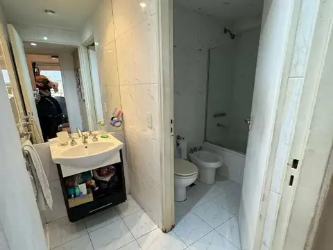 Venta. Departamento 3 Ambientes. Carabobo y Bilbao.