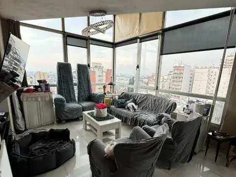 Venta. Departamento 3 Ambientes. Carabobo y Bilbao.