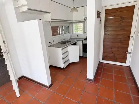 Casa 2 ambientes con 2 baños