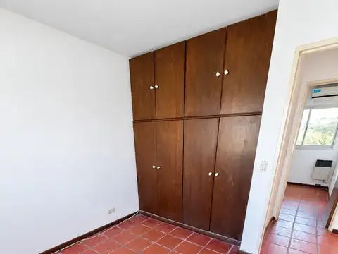 Casa + loft con pileta y cochera pasante en Funes