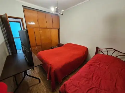 VENTA EN BLOCK CASA DE 3 AMB + DEPTO DE 2 AMB CON PARQUE