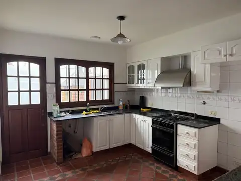 Casa 3 ambientes con 1 baño