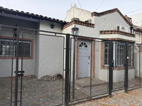 CHALET 3 AMB. JARDÍN, PILETA, PARRILLA - 4 CUADRAS AV. MAIPÚ