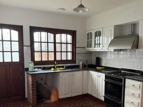 Casa en Alquiler con 1 cochera