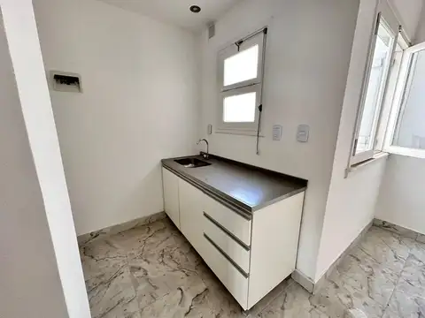 VENTA 2 AMBIENTES POR ESCALERA EN POMPEYA