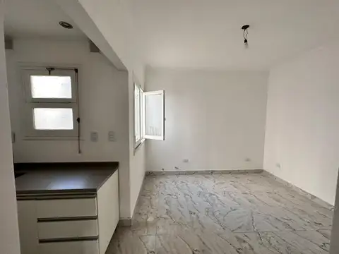 VENTA 2 AMBIENTES POR ESCALERA EN POMPEYA
