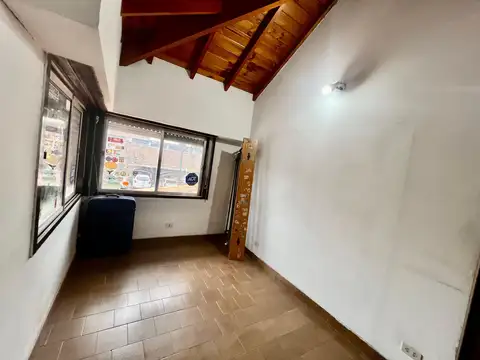 Martínez: Departamento Tipo PH de 2 Amb a metros de Av Flemming. Incluye Impuestos