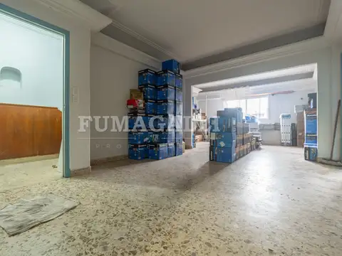 DEPÓSITO CON VIVIENDA A RECICLAR