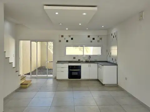 Triplex en Venta 3 ambientes , patio y cochera, San Justo.