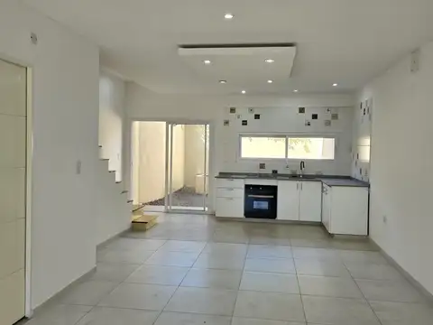 Triplex en Venta 3 ambientes , patio y cochera, San Justo.