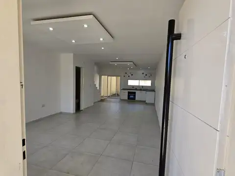 Triplex en Venta 3 ambientes , patio y cochera, San Justo.