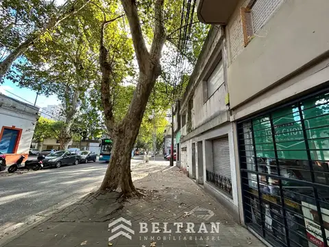 Casa 6 ambientes con 2 baños
