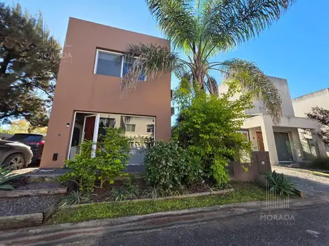Casa de 4 ambientes en venta con parque en barrio privado de Pilar