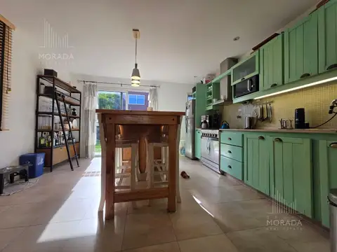 Casa 4 ambientes con 2 baños