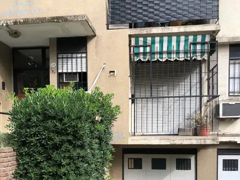 SE VENDE EN CIUDAD JARDIN DEPARTAMENTO DE TRES AMBIENTES - FICHA 9669