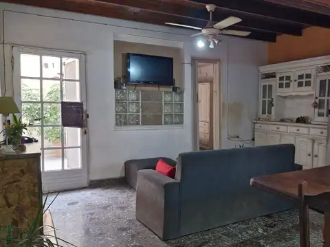 Depto Tipo Casa 6 ambientes con 2 baños