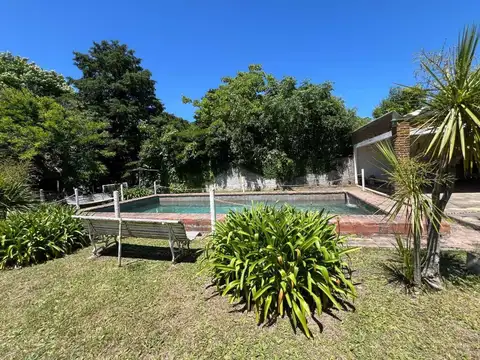 Casa en Venta con 2 cocheras