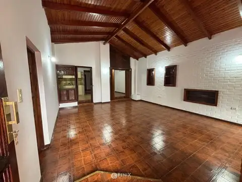 Casa 5 ambientes con 2 baños