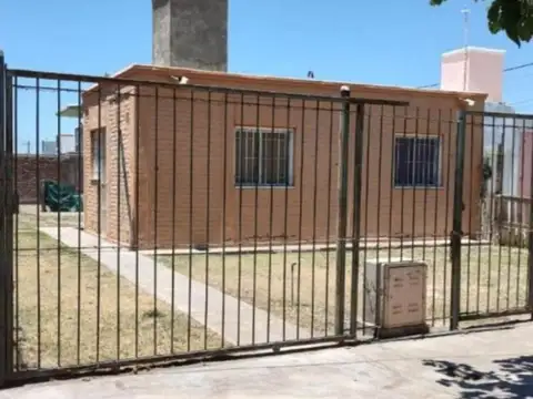 CASA EN VENTA 2 DORMITORIOS LA BEBIDA, RIVADAVIA