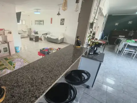 Casa en Venta con 2 cocheras