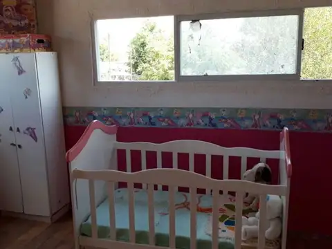 Casa 8 ambientes con 2 baños