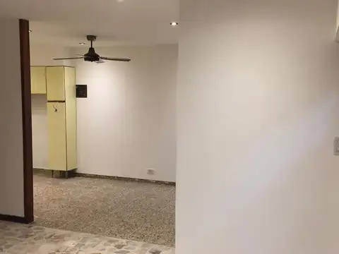 Hermosa Casa con 2 habitaciones Fondo lugar para varios autos Local  al frente