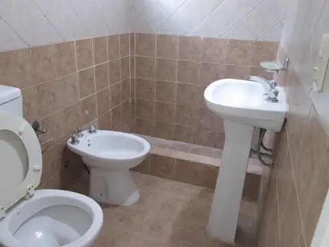 P.H. AL FRENTE, ENTR. INDEP. (2 PLANTAS) LAV.PLACARD - SIN EXPENSAS