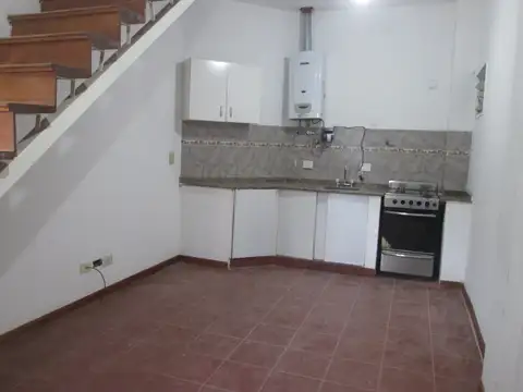 P.H. AL FRENTE, ENTR. INDEP. (2 PLANTAS) LAV.PLACARD - SIN EXPENSAS