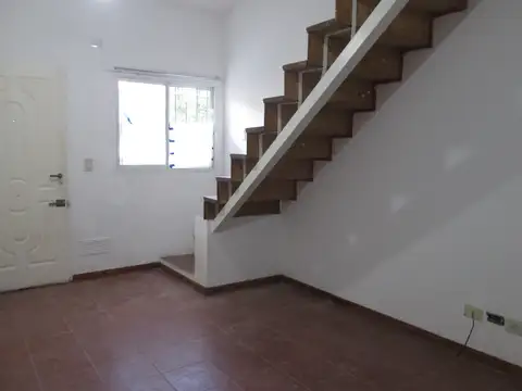 Depto Tipo Casa en Alquiler de 2 ambientes