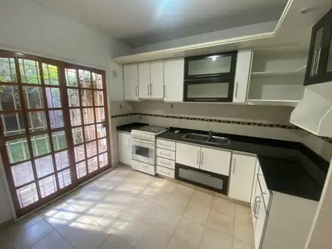 Casa en Alquiler con 1 cochera