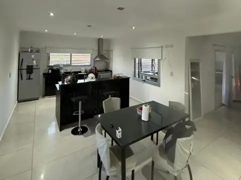 Casa 4 ambientes con 3 baños
