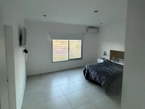Vendo. Casa ubicada frente al Hotel Azares del Ayuí. ER.