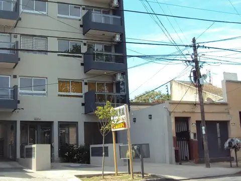 3  AMBIENTES CON COCHERA DESCUBIERTA