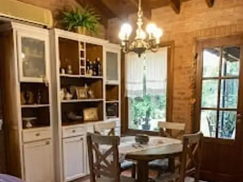 Casa 5 ambientes con 4 baños