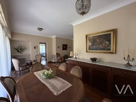 Excelente chalet en esquina con 2 dormitorios. Jardin. Los Troncos.