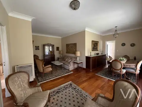 Casa en Alquiler con 1 cochera